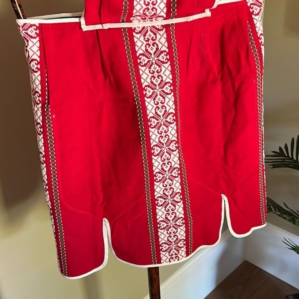 French Red Apron - Picture 3 of 5
